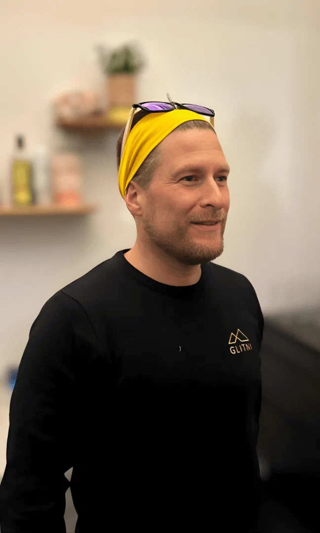 Glitni-kolleksjonen 2025: raffe solbriller og en chic genser Glitni-kolleksjonen 2025: raffe solbriller og en chic genser